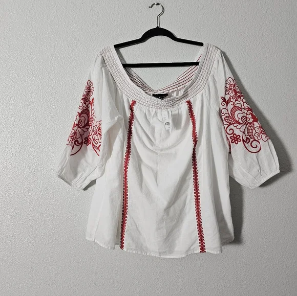 Off-Shoulder White Top with Red Embroidery Sz 18/20 - Picture 2 of 10